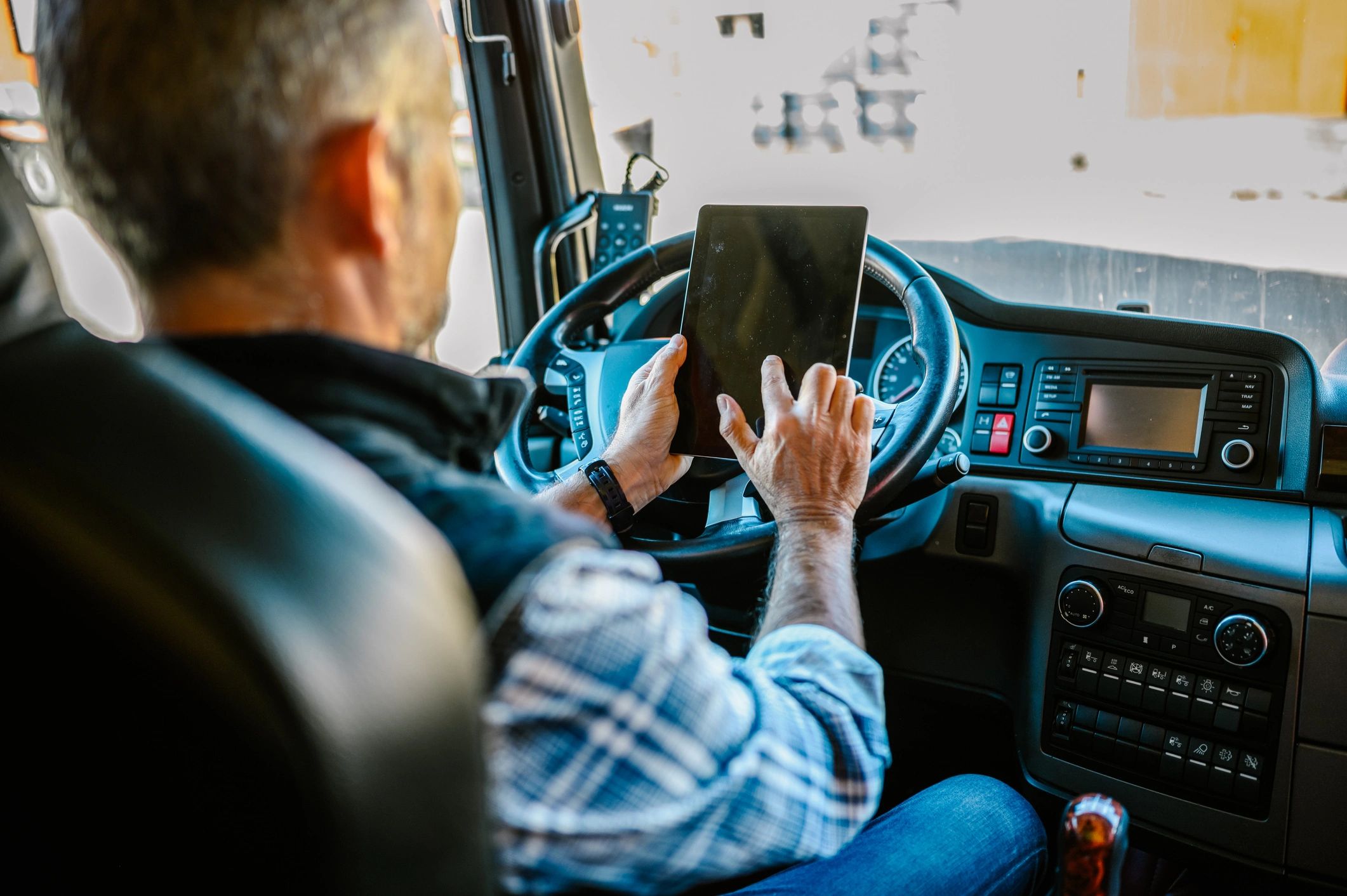 truck driver using mobile app