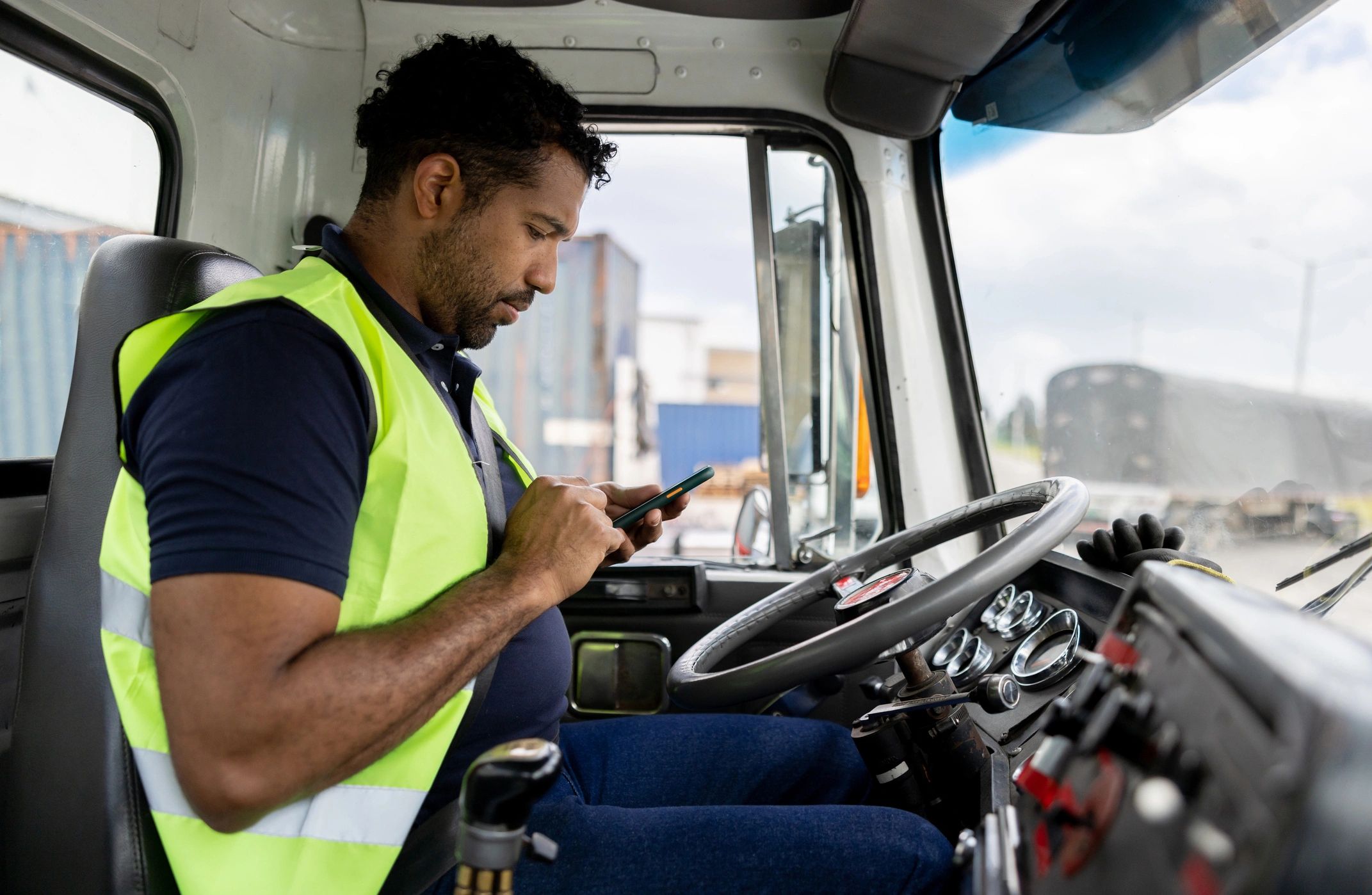truck driver using freight matching app